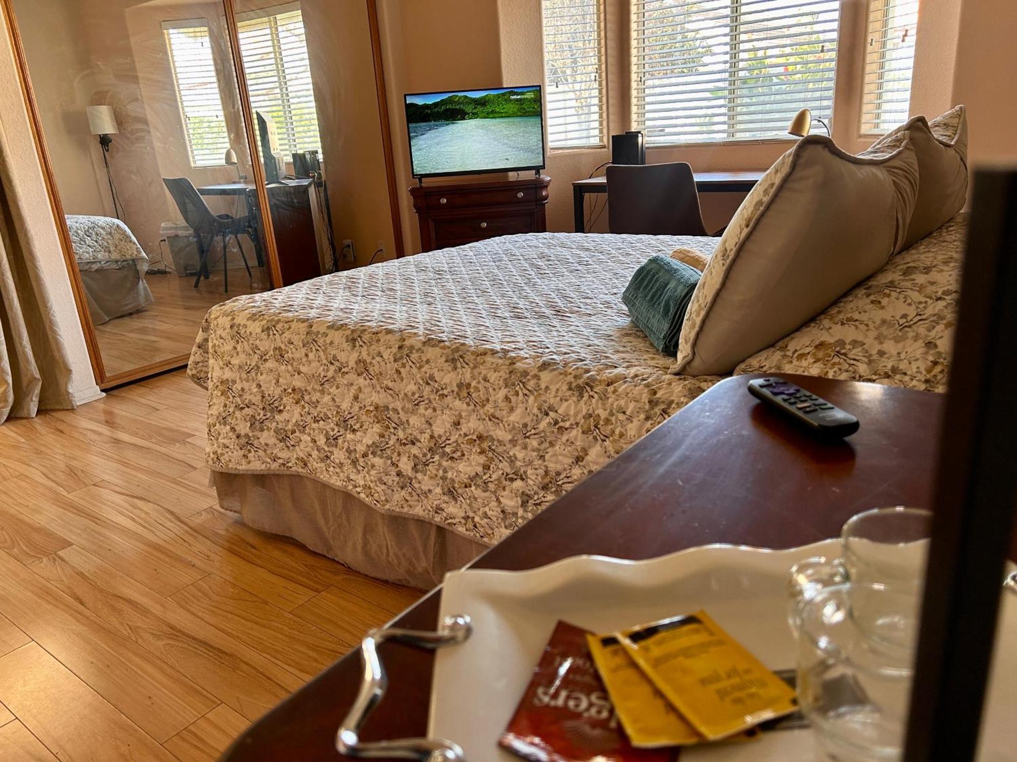 Golden Saddle Suite With Tv And Private Bathroom Hemet Kültér fotó